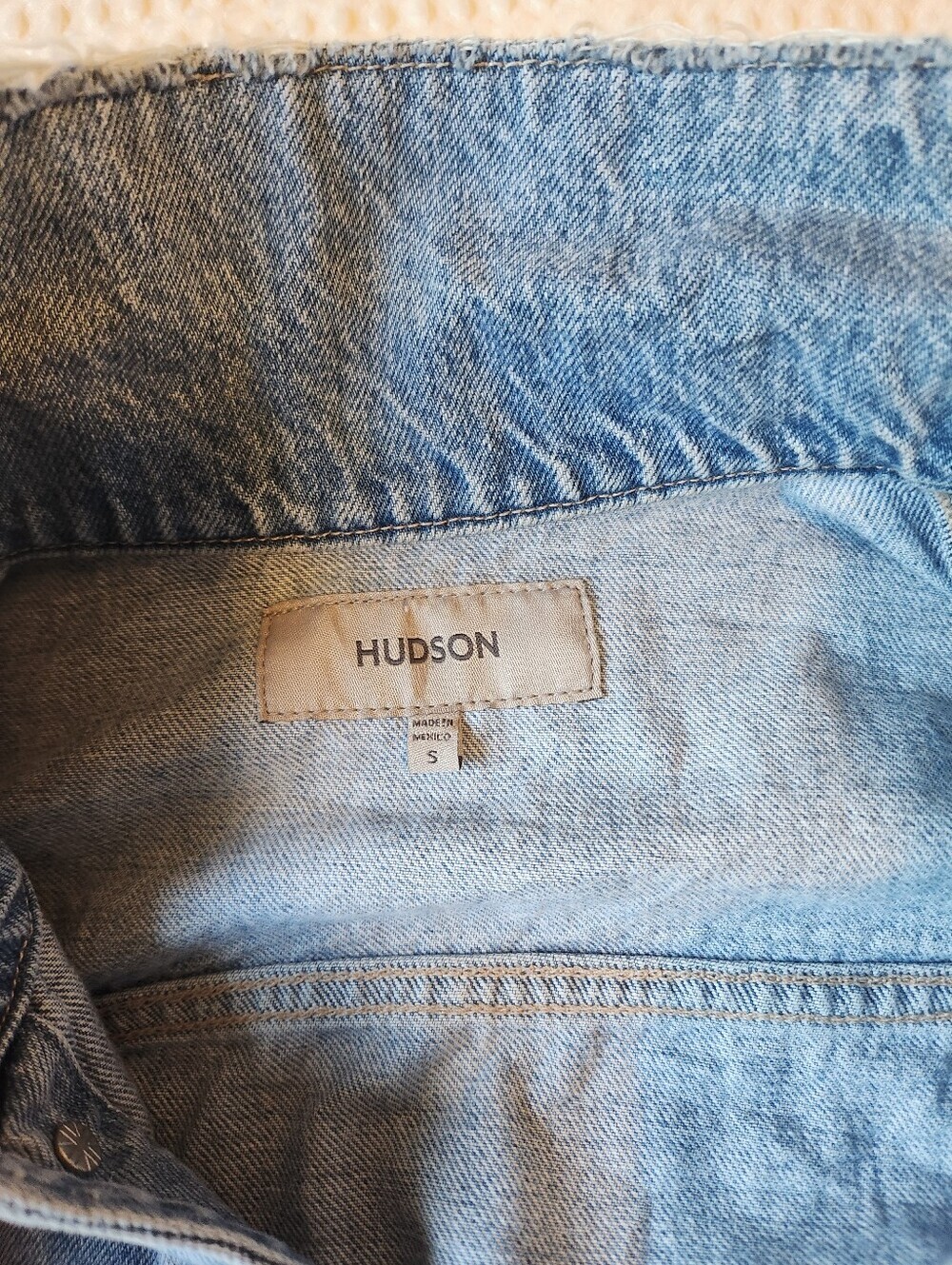Women's Hudson Distressed Cropped Jean Jacket Size Small - Picture 5 of 8